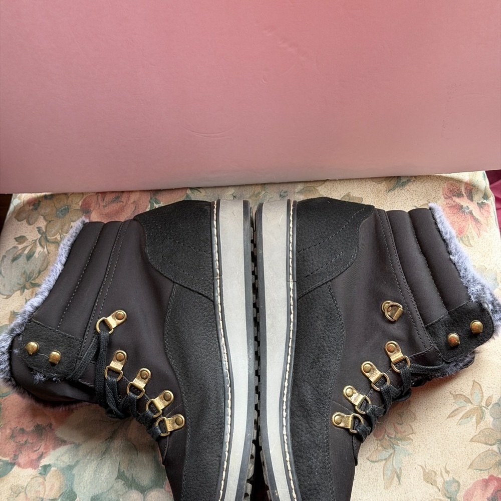 White Mountain Black Lace-Up Ankle Winter Boots with Faux Fur Trim